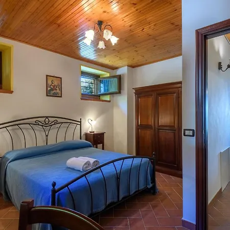 4 Bedroom Stunning In 別荘 Mergo