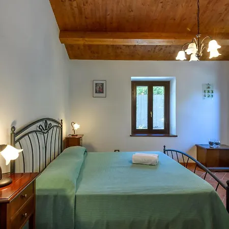 4 Bedroom Stunning In Casa vacanze