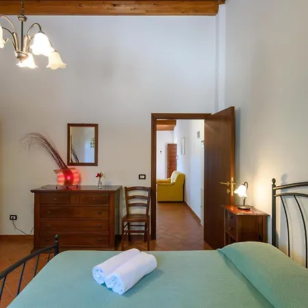4 Bedroom Stunning In Casa vacanze Mergo