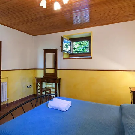 4 Bedroom Stunning In Casa vacanze