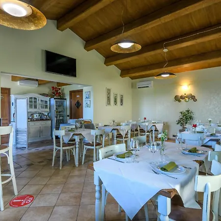 4 Bedroom Stunning In Casa vacanze
